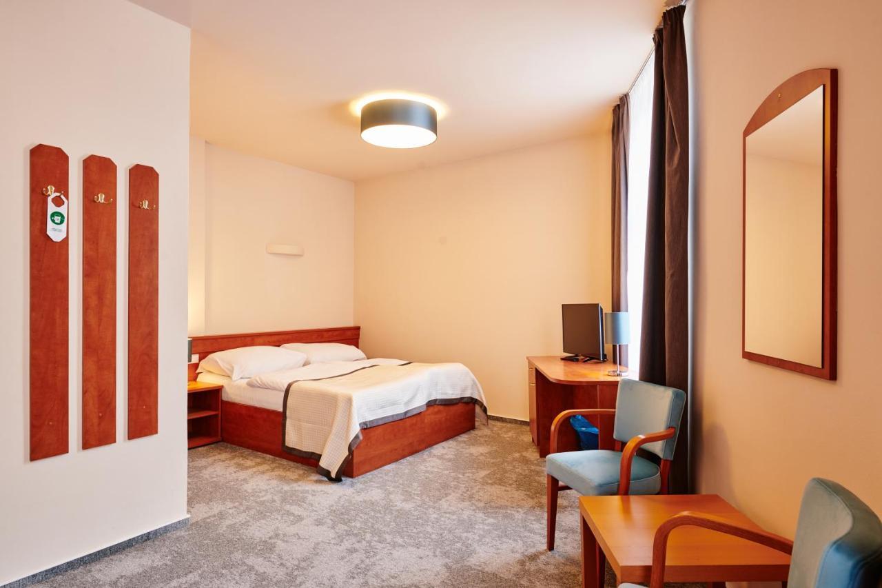 Hotel Terasa Вимперк Экстерьер фото